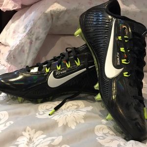 Men's BRAND NEW NIKE CLEATS SIZE 10.5